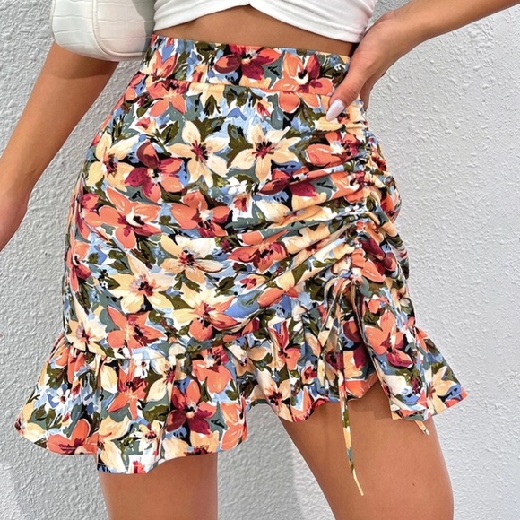 Boho Floral Tropical Print Ruffle Hem Mini Skirt - Picture 4 of 5
